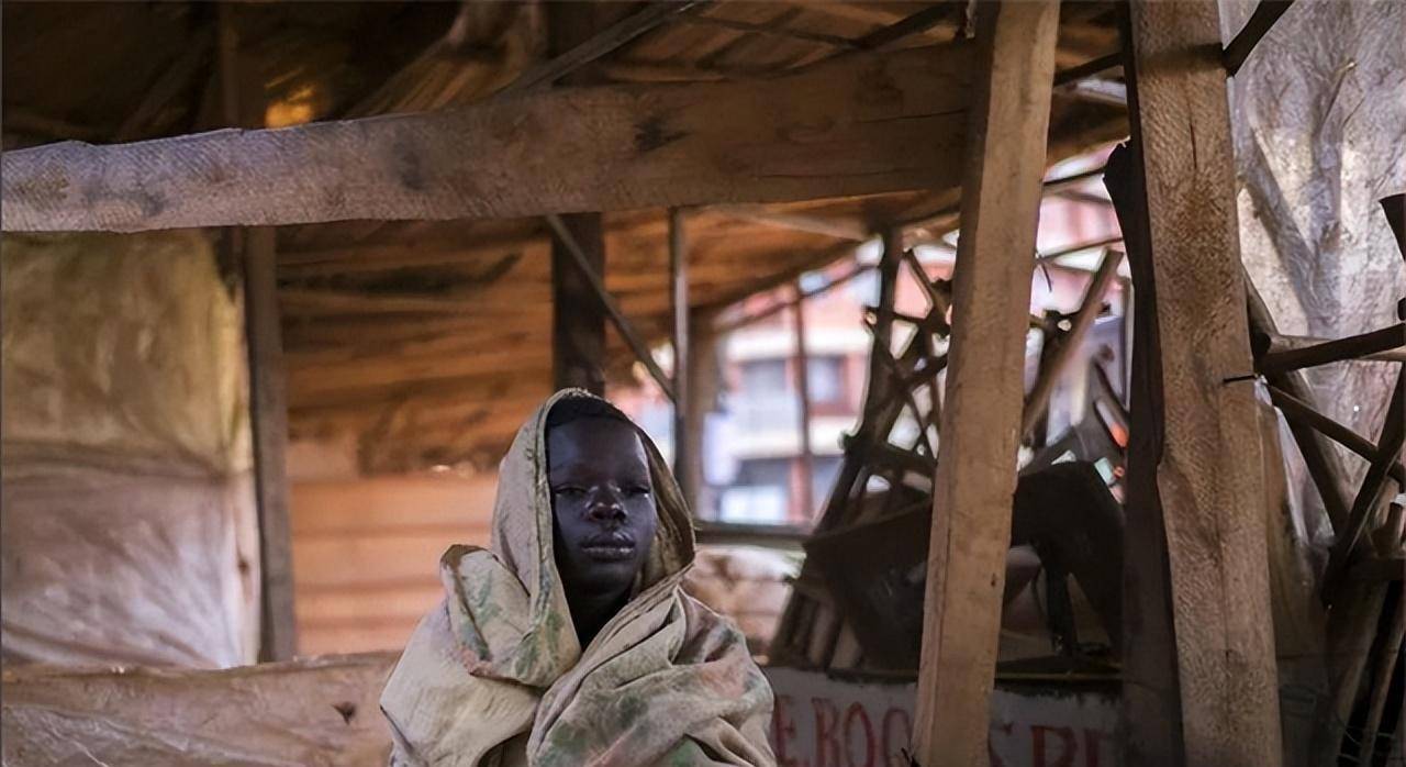 原创末日之城非洲肯尼亚靠吸食胶水续命航天燃油也能嗨上天