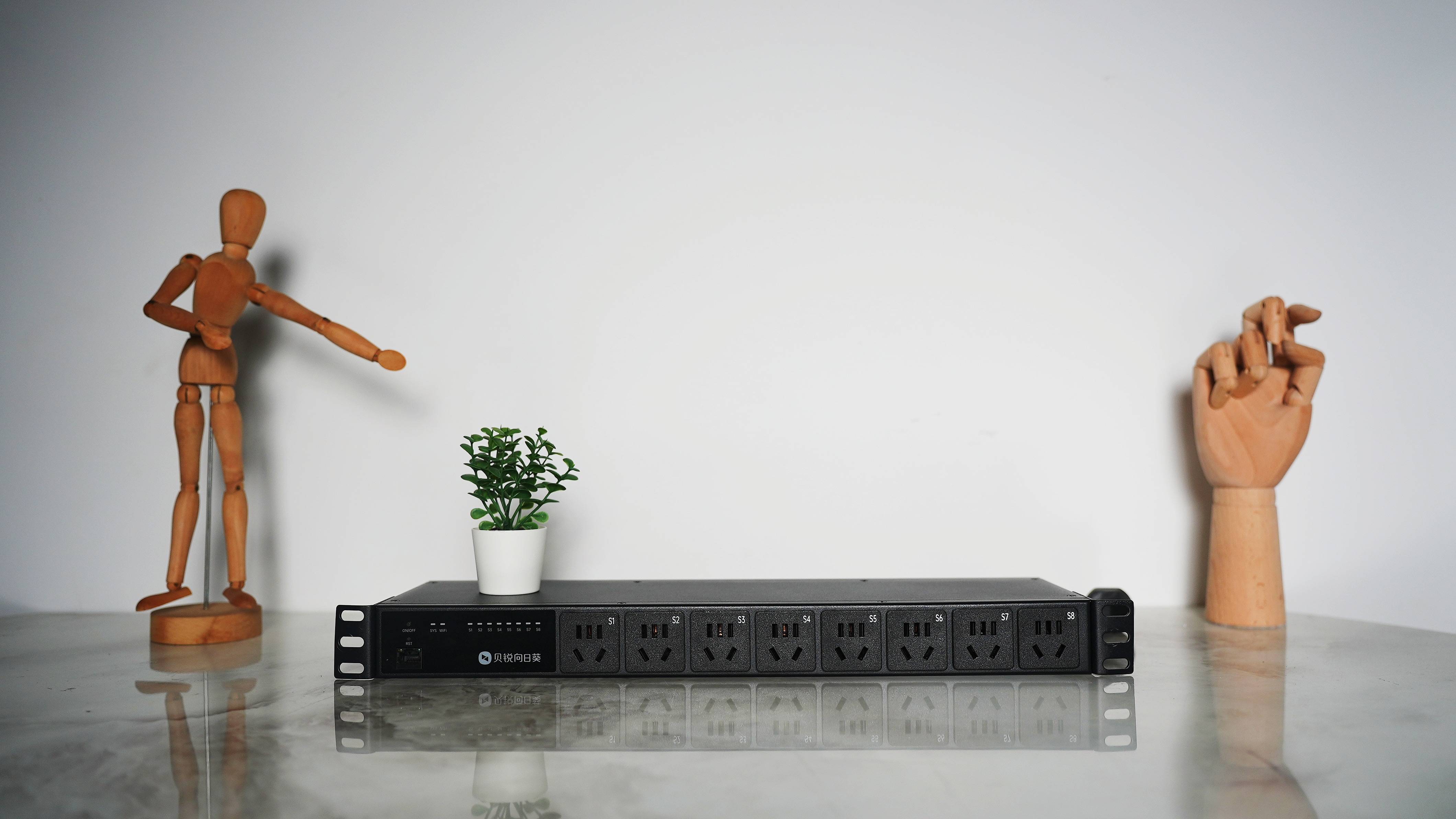 一个机柜插线板899元贵吗?看完才发现真不贵!