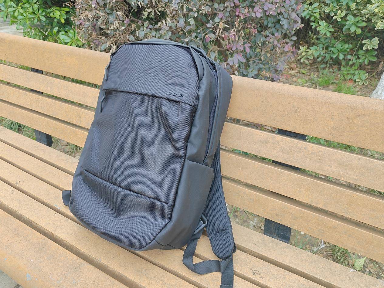 原创城市通勤的完美伴侣incase双肩背包体验