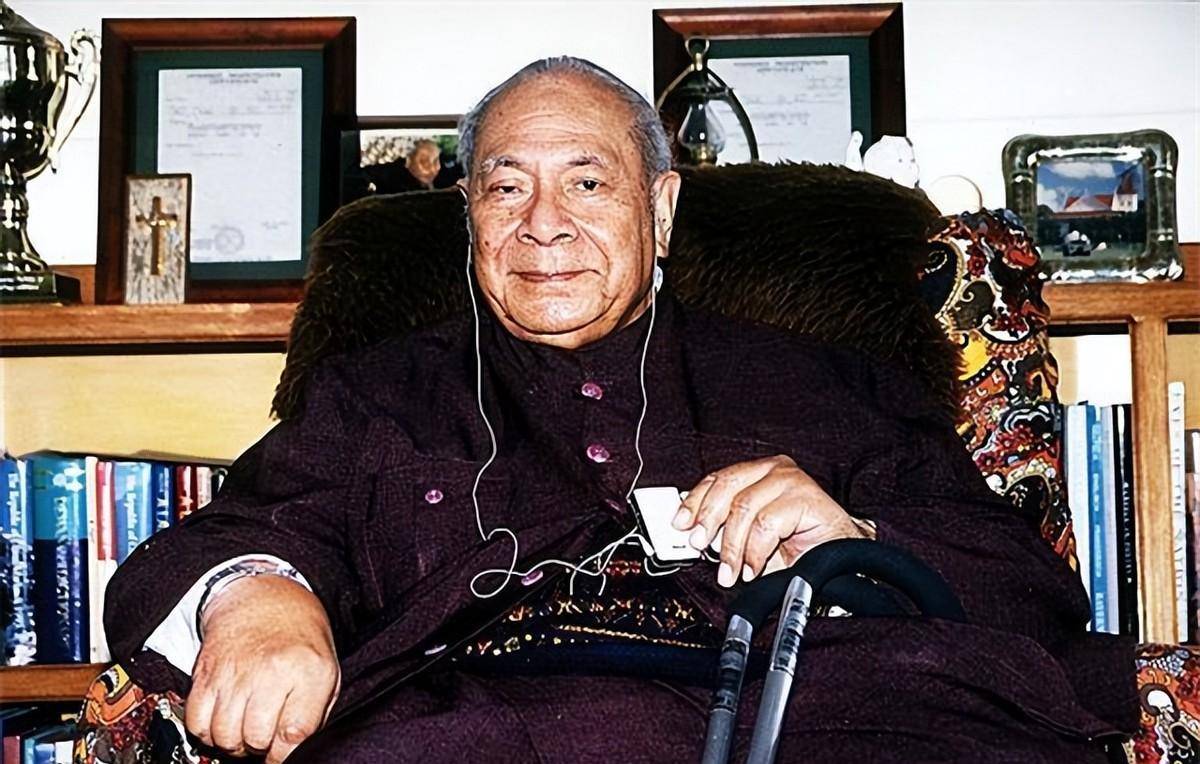 汤加国王图普四世为挣钱公开出售国家护照却被骗子骗走2450万