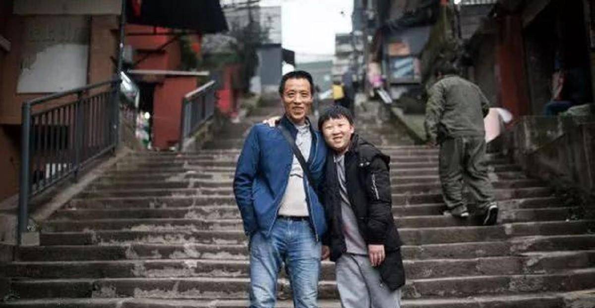 10年前这张父子照曾火遍全国如今他们的故事比照片更动人