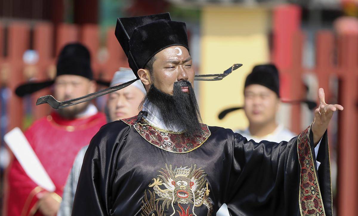 原创包青天留存的尸骨多亏了这位老先生只剩下35块