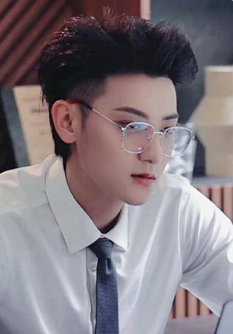 黄子韬出道十年后,这个傲然的天赋被挖掘出来,这一段语言输出表演为