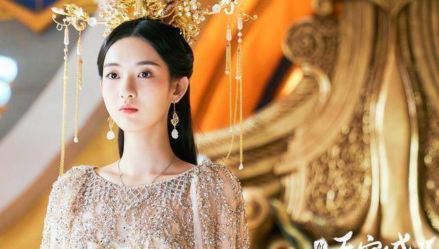 比第一部的看点还足,在第一部中,张若昀,关晓彤,鞠婧祎,刘畅,张鲁一给