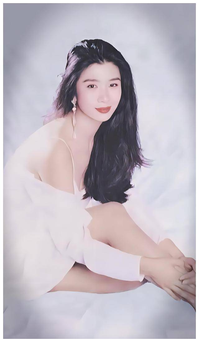 吴家丽,抗拒成龙诱惑,前夫背叛遭悲剧,61岁独闯情场_经历_角色_演艺圈