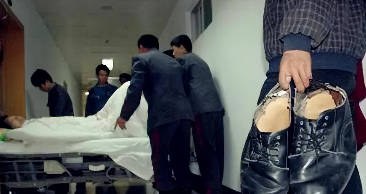 原创女巨人曾金莲高248米一顿吃2斤饭鞋穿60码遗体至今封存