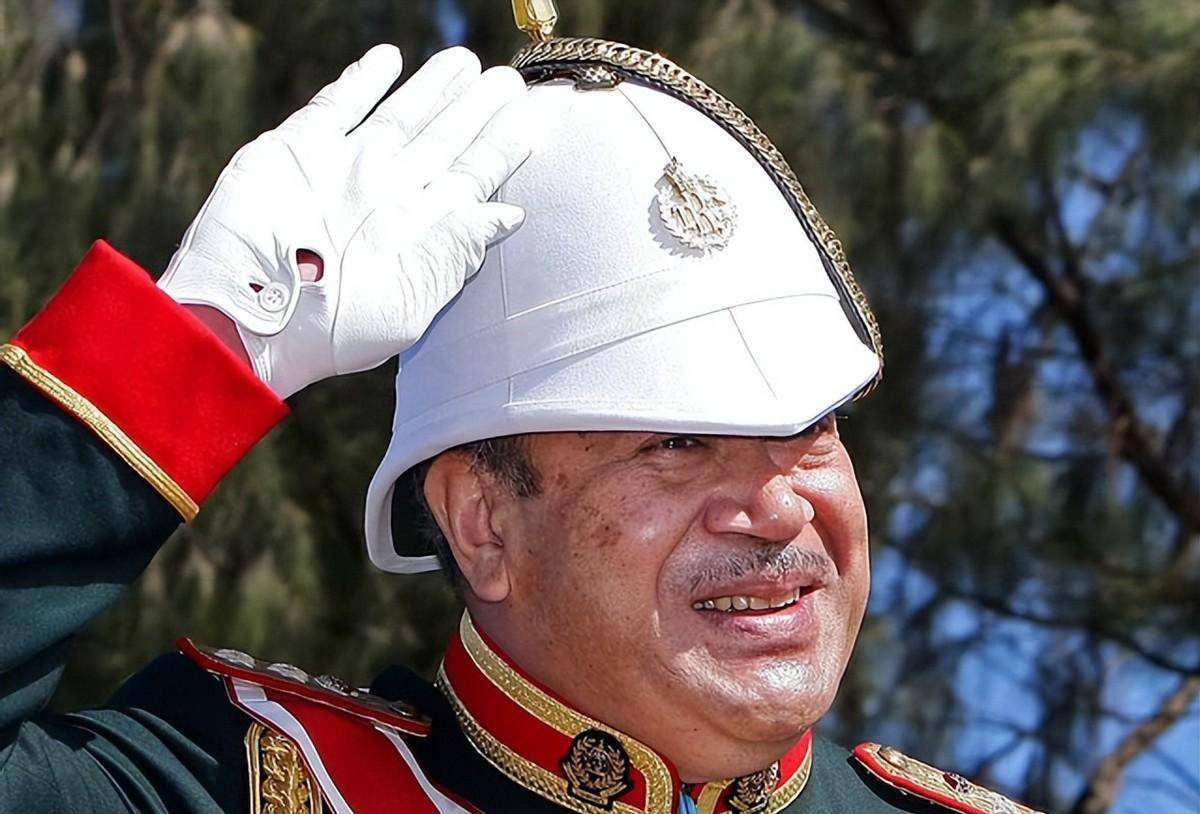 汤加国王图普四世为挣钱公开出售国家护照却被骗子骗走2450万