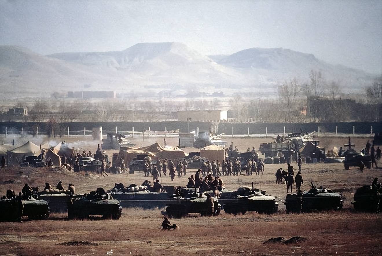 原创战机投下重磅炸弹阿富汗境内遭猛烈轰炸塔利班惹了不该惹的人