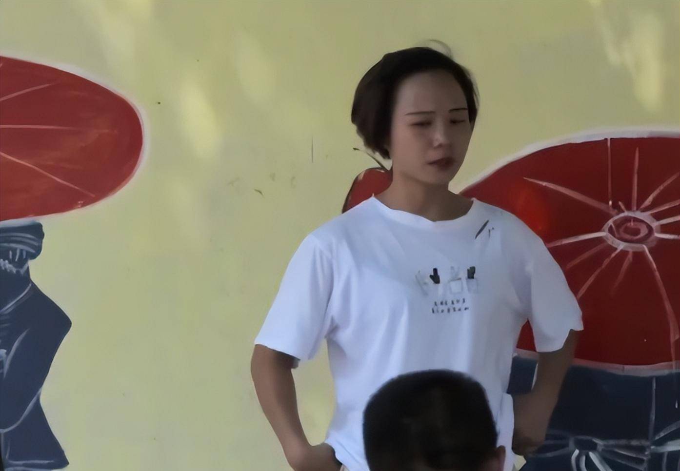 何兴平与大女儿后来,何兴平的大女儿来到了均瑶集团旗下的学校学习