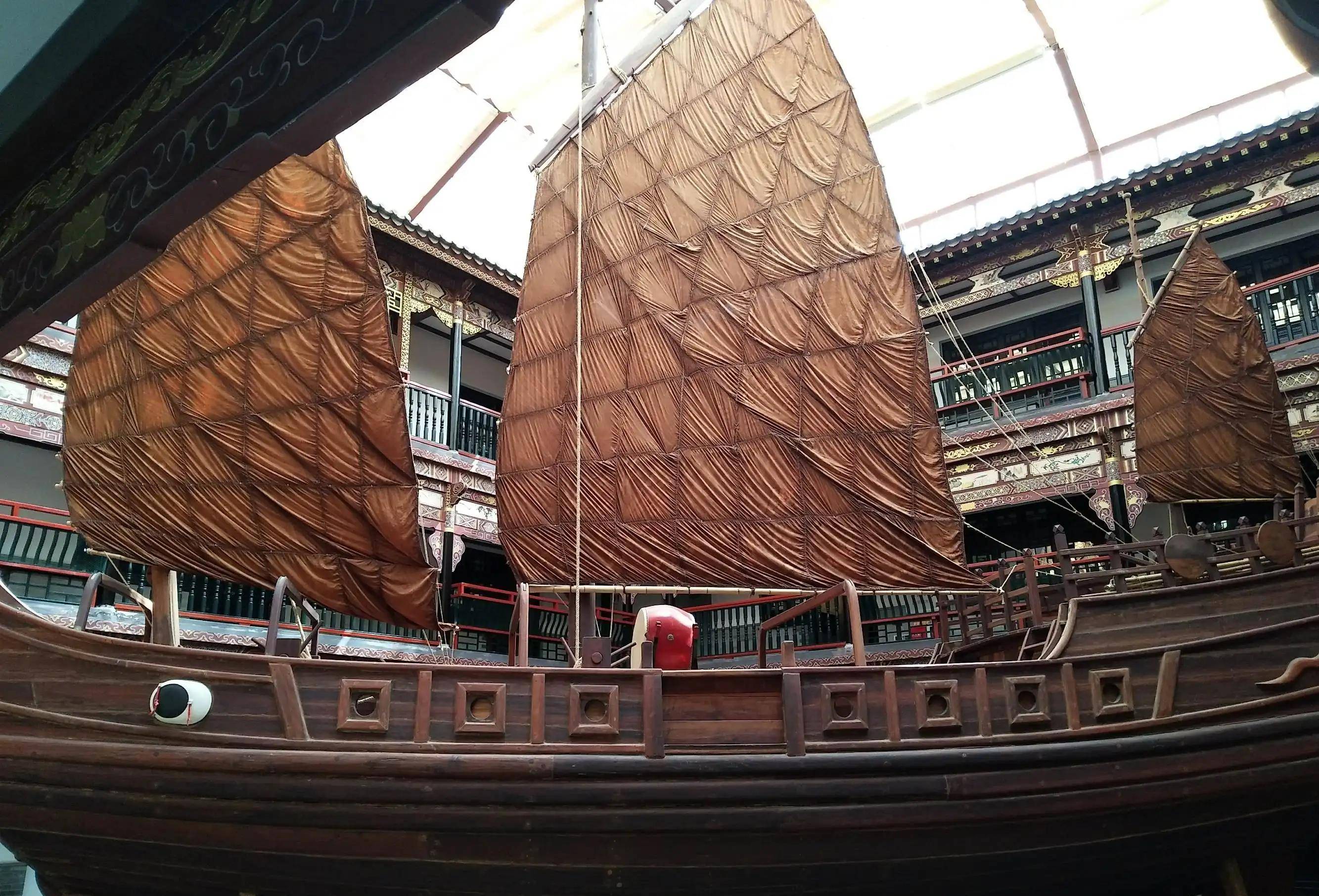 收复台湾的大鸟船模型1683年,施琅再次领命出击,率领大小战船三百多艘