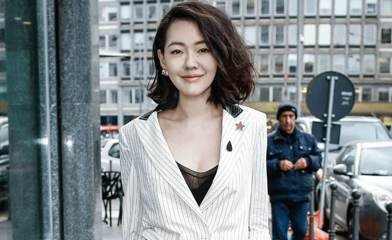 小s的反应只能说明一件事:她不想再像以前那样抱着大s当枪了.