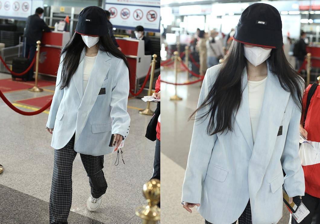 原创张碧晨的机场私服好显气质怼脸拍都不怕廓形皮衣真显个性