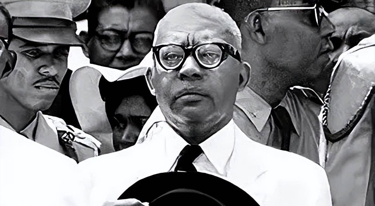 原创2021年海地总统遇刺左眼被挖鲜血沾满白衬衫公文包被枪手拿走