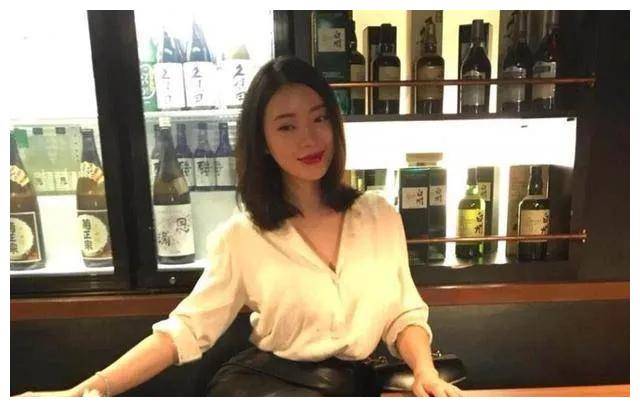 刘强东妻子的奢华豪宅与名车生活万人热议引发全球关注