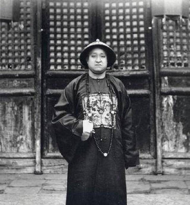 孔令贻内心无比焦急,无奈之下,孔令贻只能娶了自己的贴身丫鬟王宝翠