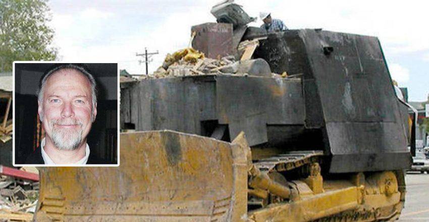 原创美国退伍军人被政府逼上绝路亲手打造一辆装甲车摧毁市政大楼