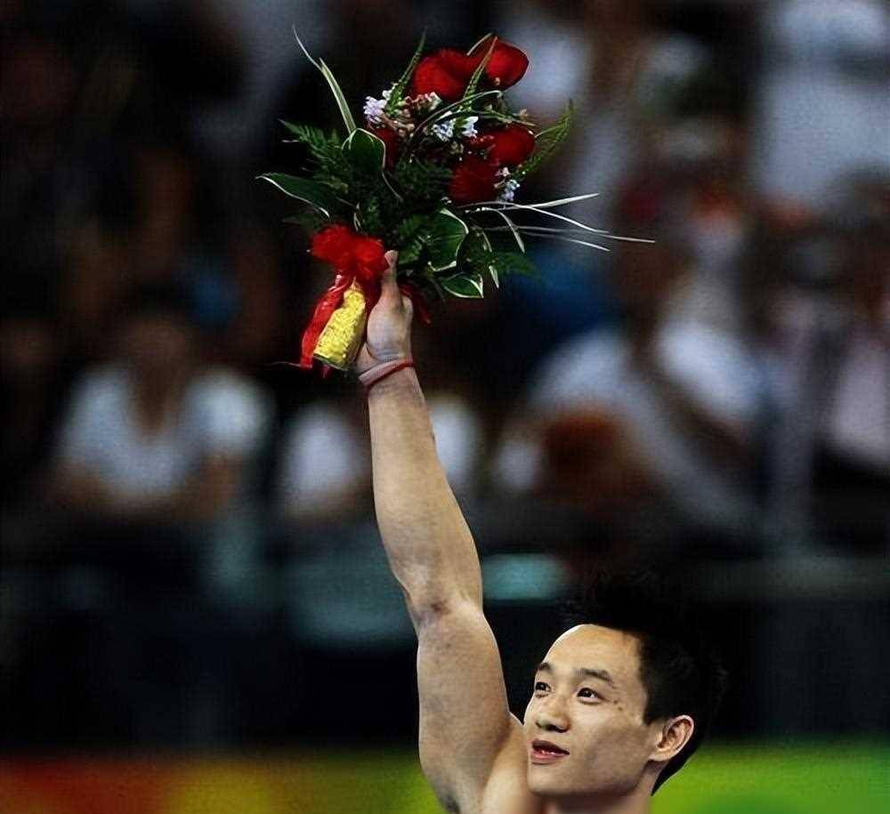 原创体操冠军杨威08年奥运体操全能王现只能依赖呼吸机生活