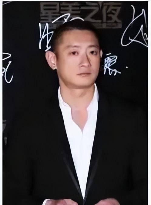 原创晴格格的富豪丈夫王志才住在紫禁城边的豪宅却入了外国籍