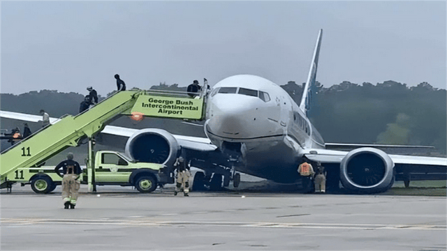 x平台上盛传"中国c919飞机美国休斯顿机场降落时,发生起落架断裂事故