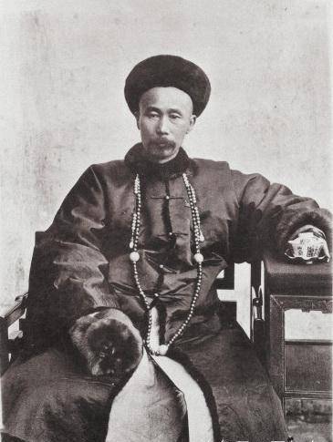 与曾国藩,左宗棠那几位晚清中兴名臣比,年轻时的李鸿章是个十足的文艺