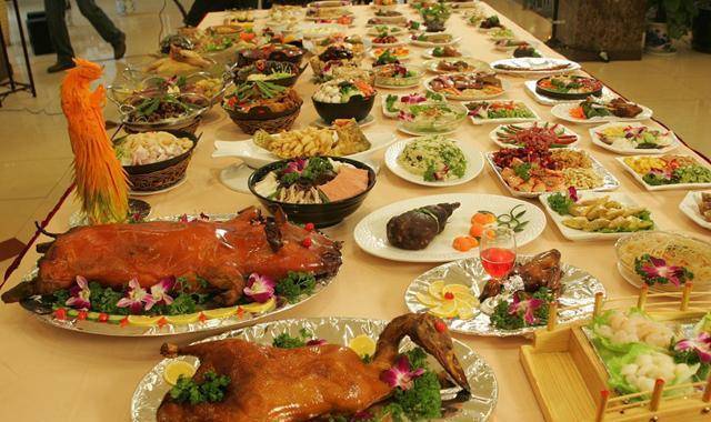 汉朝宫廷宴饮故事东方朔擅自割肉逃席光武帝差点为烤肉杀大臣