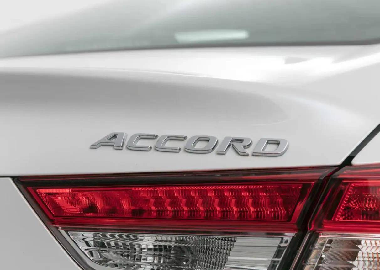 国产本田雅阁发展之路从自吸到涡轮20年一直受欢迎