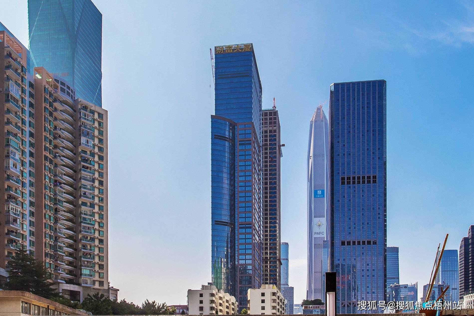 深圳时代财富大厦租120人独立办公室精装修带家具交通便利可注册