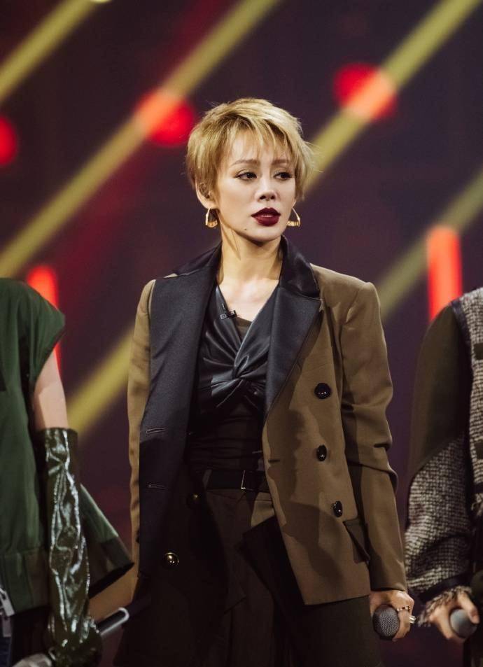 万茜反超成第一,宁静超李斯丹妮排第三_阿朵_蓝盈莹_孟佳