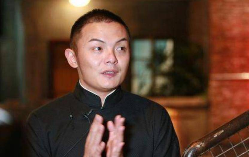 01 万事开头难时至今日,文宾早已不再是当初的那个穷小子,文和友也