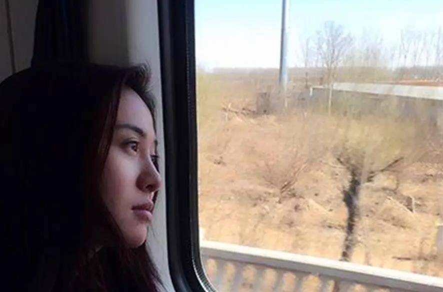 原创49岁东北女子19岁闯荡俄罗斯身怀巨款住别墅现在却只想回国