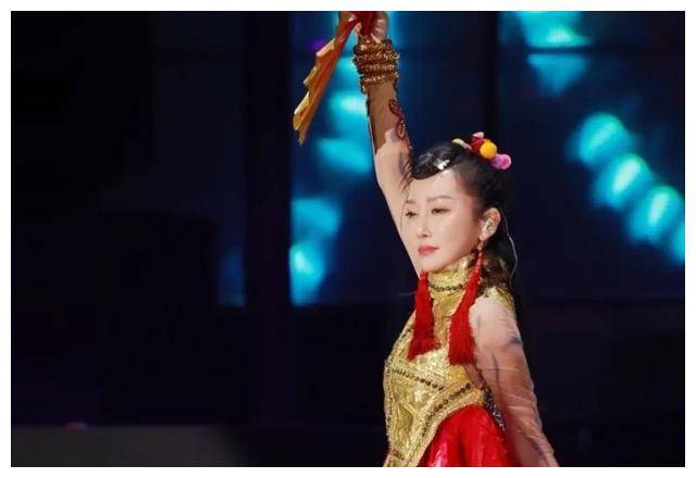 《萨顶顶韩国首唱!东方魅力惊艳梵语演绎,全场震撼》