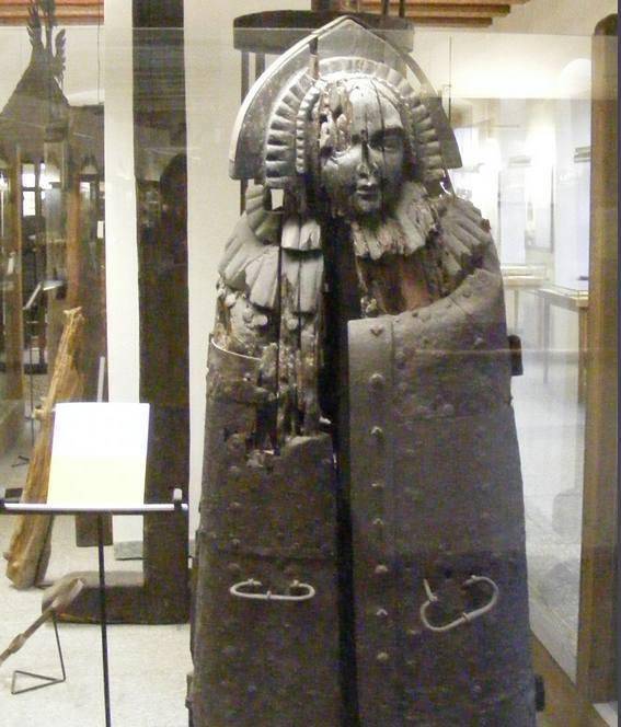 种罪孽,也获得了种种血腥外号,比如血腥伯爵夫人,德古拉伯爵夫人等等