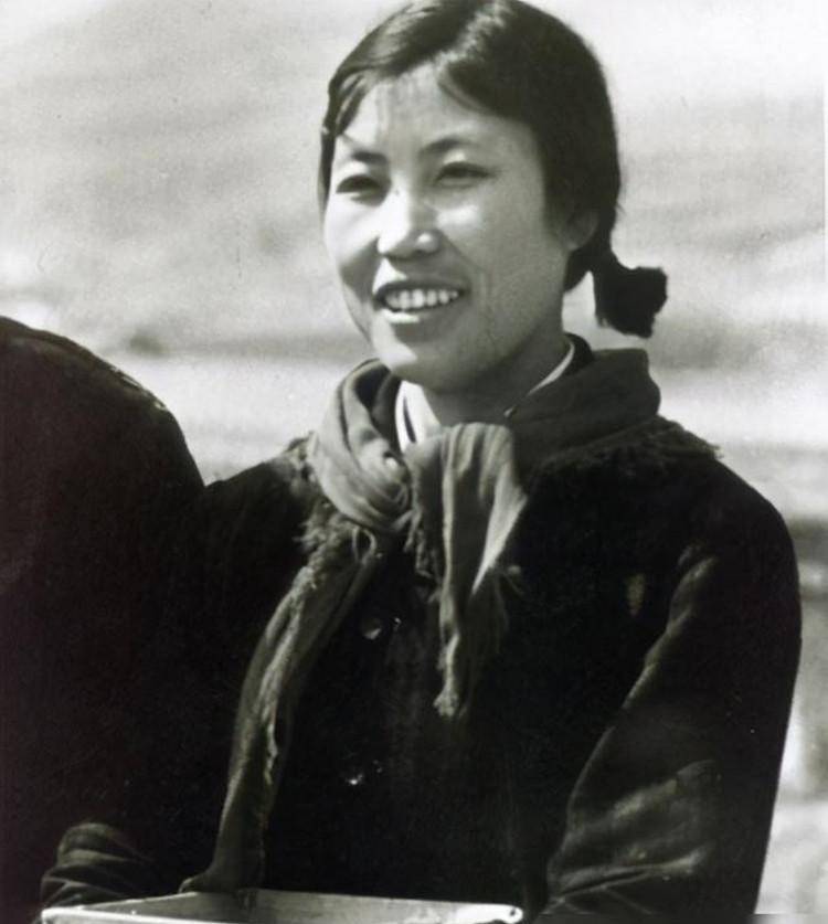 今天这篇文章,我们就一起来走近这位劳动女性的标杆.