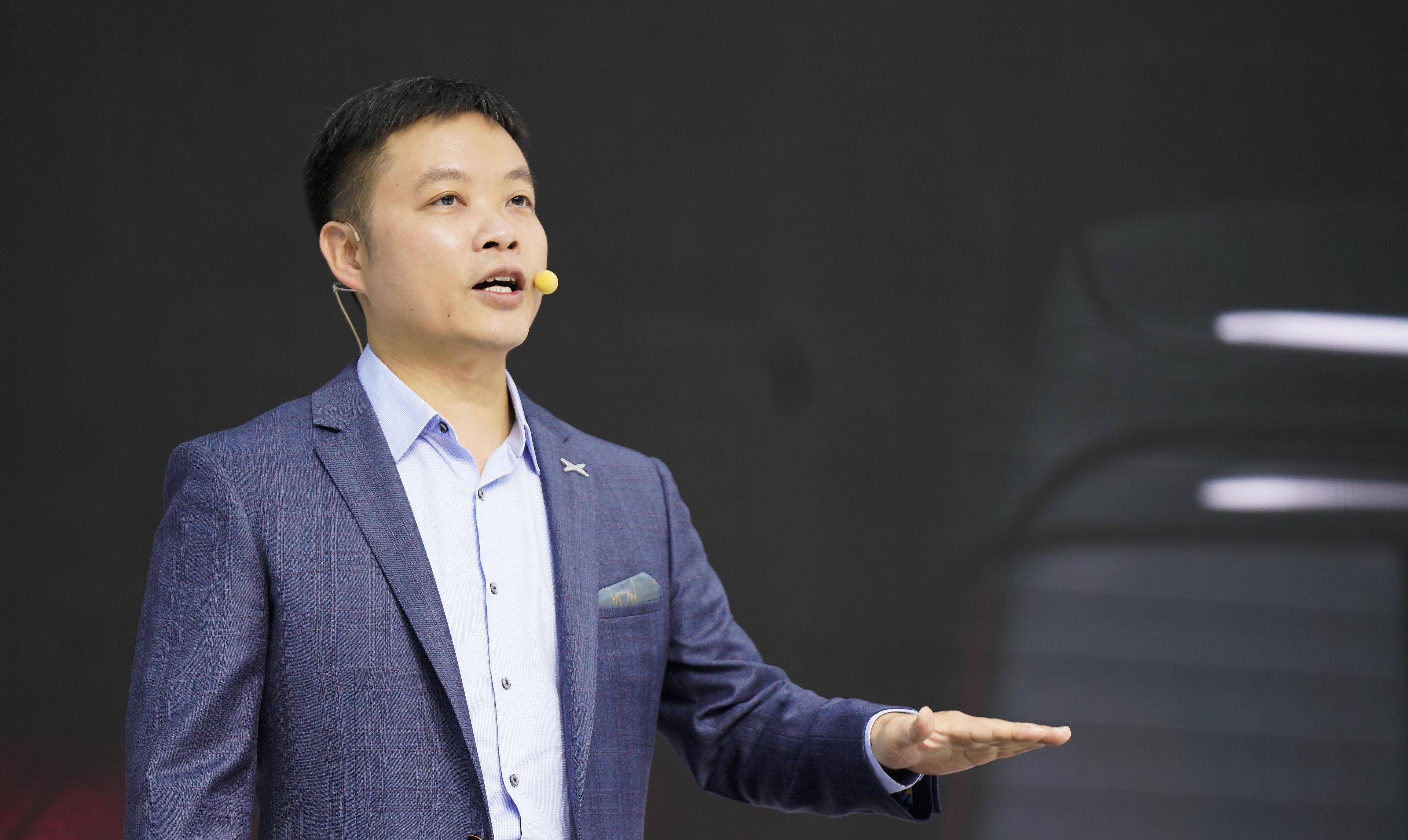 都是工人,和所有望子成龙的父母亲一样,希望自家儿子读书学习考上大学