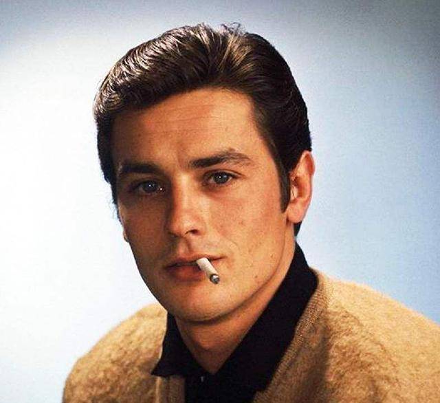 当年法国第一美男,数次失败婚姻,晚年50只狗相伴_阿兰德龙_生活_电影