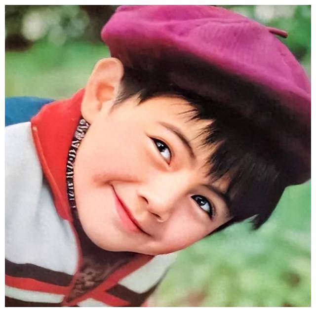 小仙男发现了一个娱乐圈的故事,说起来真是惊心动魄,让小仙男我也跃跃