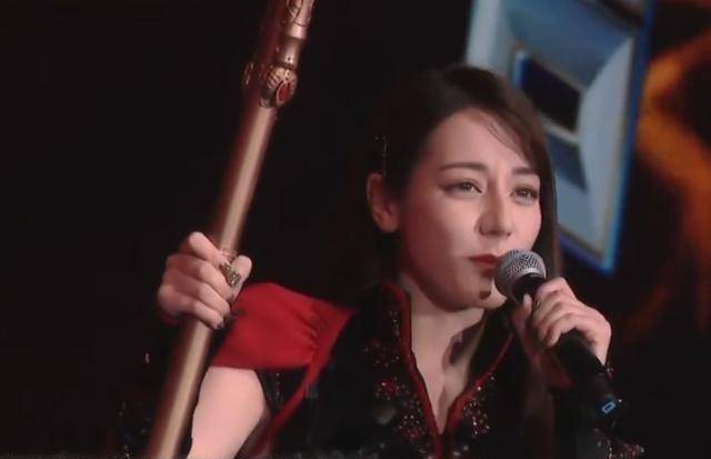 收官现场和播出效果差距大,黄渤跑调张艺兴被消音_迪丽热巴_演唱会