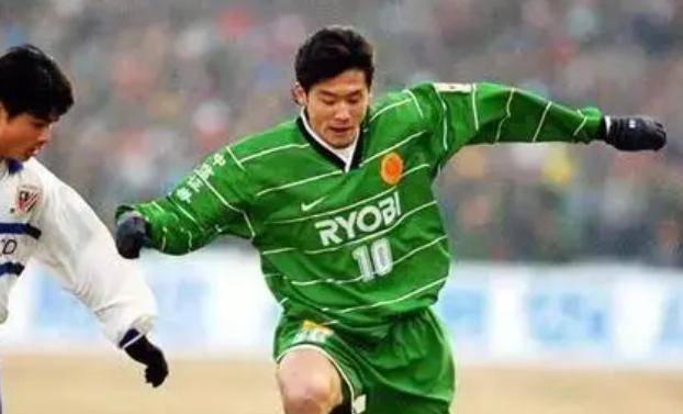 杨晨:国安名宿留洋德甲,成就彪炳,荣获传奇称号_球员_法兰克福_谢晖