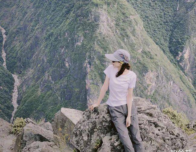 周二珂社交动态自爆已分手,并删除官宣恋情微博,会回