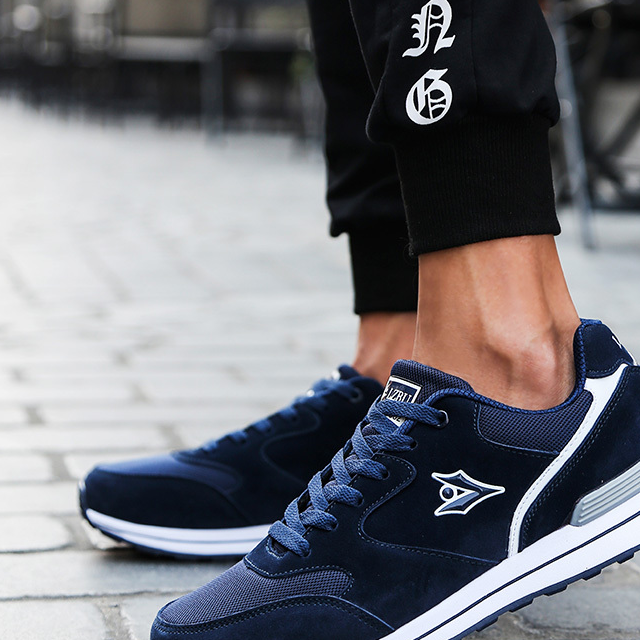 的透气性,还能让你双脚可以自在的呼吸复古男士运动鞋帅气与不羁个性