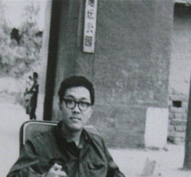 原创史铁生21岁瘫痪31岁执笔坚持写作28年脑溢血去世一生励志