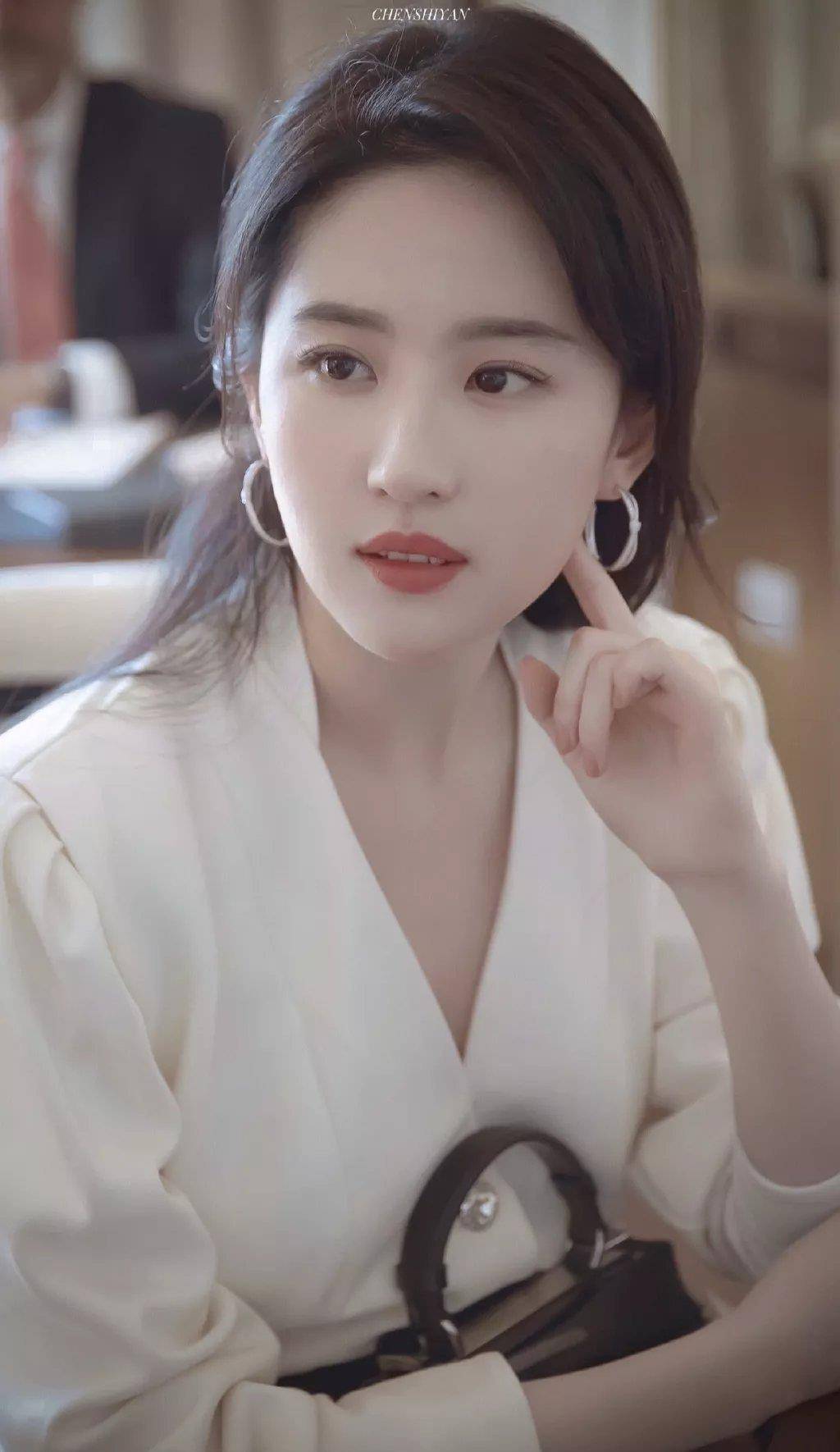 原创刘亦菲我在我们家最丑看完照片我信了个个都是神仙颜值