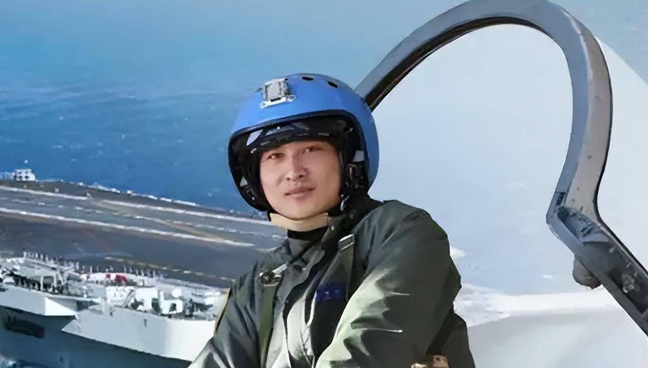 原创16年航母飞行员张超牺牲女儿仅2岁空姐妻子继承夫志应征入伍