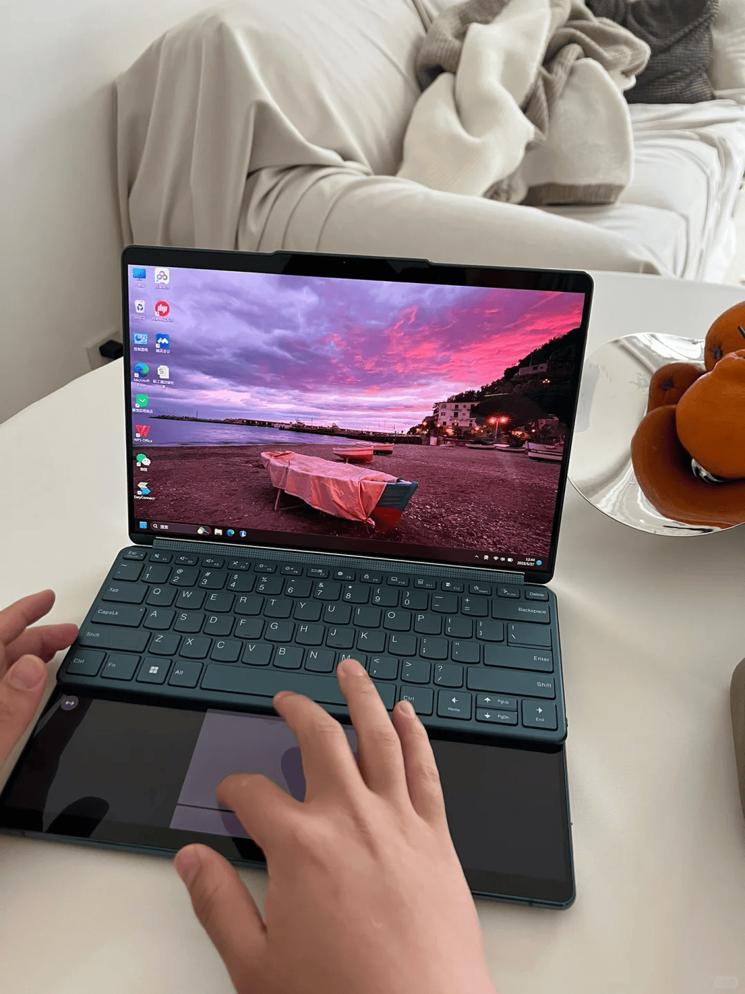 (联想yoga book 9i)值得注意的是,因为酷睿ultra9处理器集成了npu单元