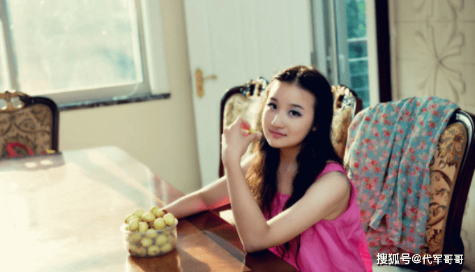 15年,北京女研究生帮男同学拍戏,因假戏真做,生命定格在22岁_周云露