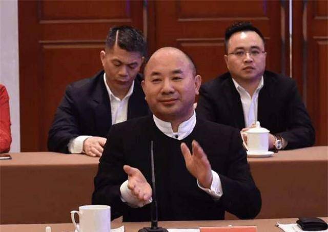 原创穷小伙带10元南下闯深圳靠一根铜线赚7000亿营收额超马化腾