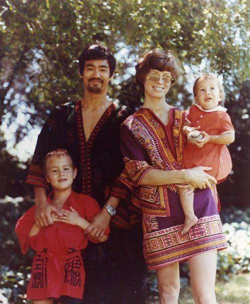 原创1秒踢6脚打9拳李小龙为何如此厉害元华他用电击来训练肌肉