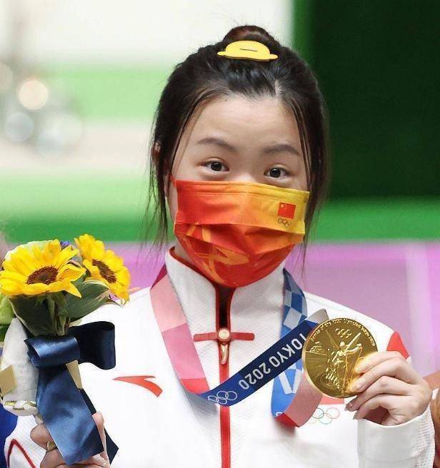 原创奥运冠军杨倩火了赛场上严肃认真私服穿搭却是可爱又清新