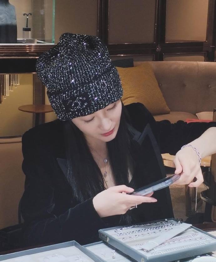 tvb女星林夏薇晒丰满身材照高调宣布有喜事进军钻石设计业