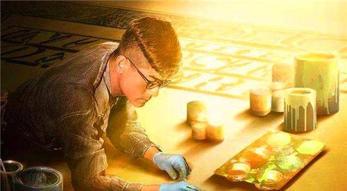 其"画家"的原型便是被称"假币教父"的彭大祥,他手绘了全国九成假币